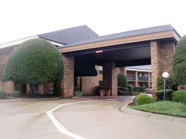 A la foto es mostra l'objecte Quality Inn & Suites Searcy I-67 situat a la ciutat de Bald Knob.
