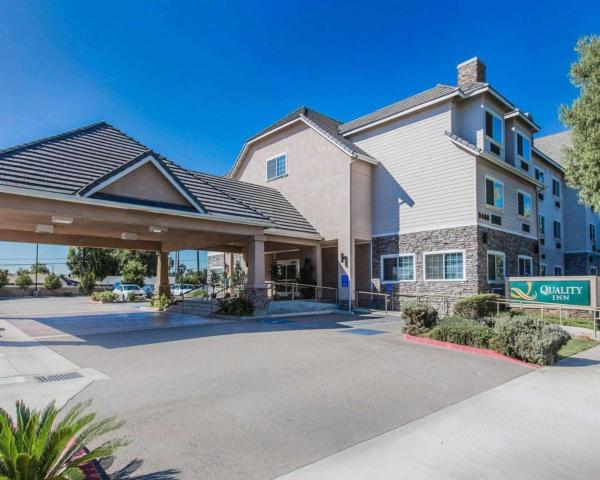 The photo shows the Quality Inn Rosemead-Los Angeles located in the city of Rosemead.