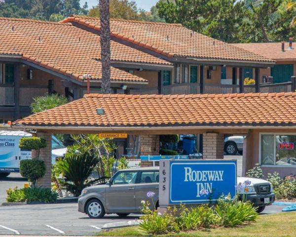 Op de foto is het object Rodeway Inn Fallbrook Downtown te zien, gelegen in de stad Fallbrook.