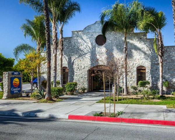 The photo shows the Comfort Inn Pomona near Fairplex located in the city of Pomona.