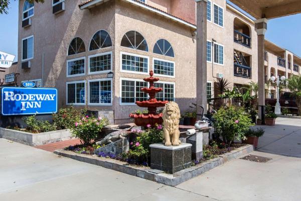 A la foto es mostra l'objecte Rodeway Inn Cypress - Buena Park situat a la ciutat de Cypress.