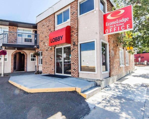 Na fotografii je vidět objekt Econo Lodge Inn & Suites Drumheller nacházející se ve městě Drumheller.