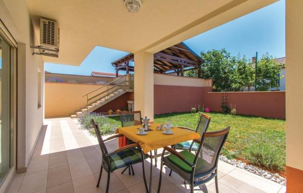 A la foto es mostra l'objecte Garden apartment with terrace and grill situat a la ciutat de Pula.