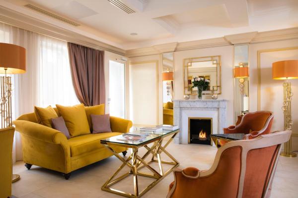 A la foto es mostra l'objecte Hotel De Suede Saint Germain situat a la ciutat de París.
