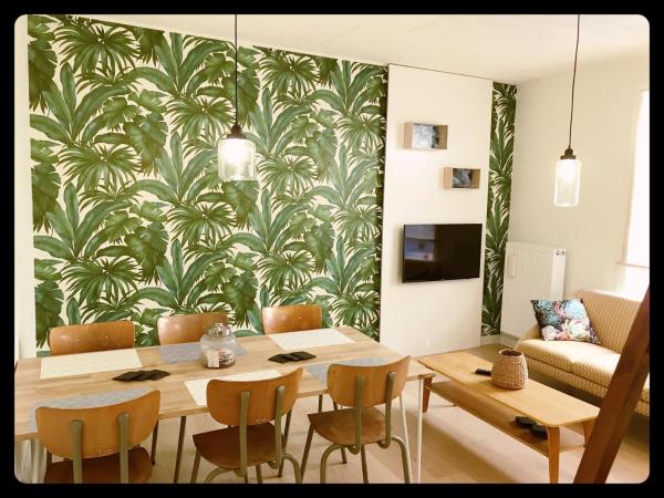 På billedet ses objektet trendy house 5min from shoppingstreets beliggende i byen Brugge.