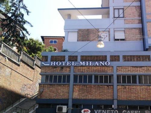 Na fotografii je vidět objekt Hotel Milano nacházející se ve městě Ancona.