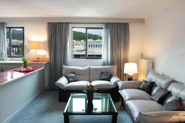 A la foto es mostra l'objecte Athens Penthouse Suite on 6th floor situat a la ciutat de Atenes.