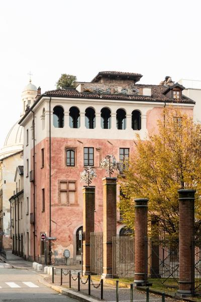 A la foto es mostra l'objecte Casa del Pingone situat a la ciutat de Torí.