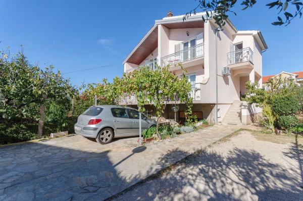 A la foto es mostra l'objecte Apartment and Rooms Ema situat a la ciutat de Vodice.