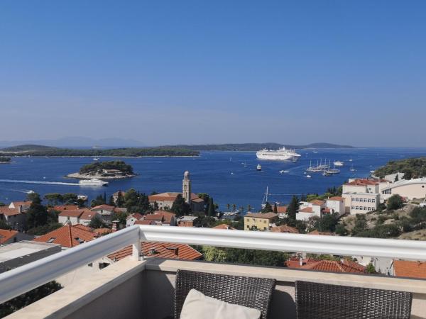 A la foto es mostra l'objecte APARTMANI KREŠIĆ 1 HVAR situat a la ciutat de Hvar.
