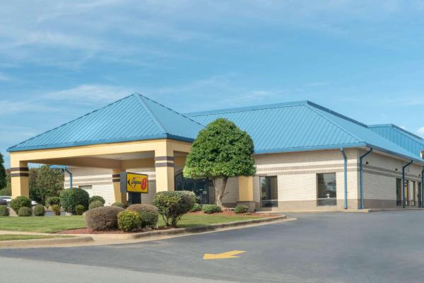 Super 8 by Wyndham North Little Rock/McCainの写真1