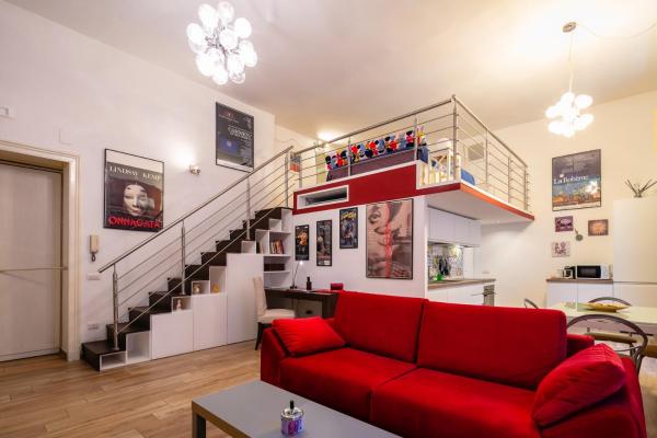 Na foto é possível ver o objeto The Actors House by Napoliapartments localizado na cidade de Naples.