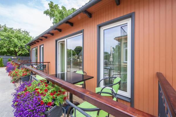 På bilden syns objektet Embrace Hotel & Apartments som ligger i staden Pärnu.