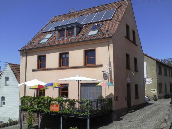 Na fotografii je vidět objekt Gästehaus 'Alte Bäckerei' Kaffeehaus nacházející se ve městě Niederhausen.