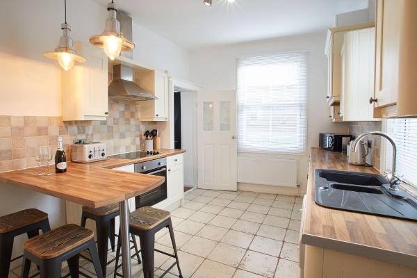 Photo 2 : Host & Stay - Windsor Cottage