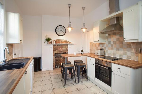 Photo 1 : Host & Stay - Windsor Cottage