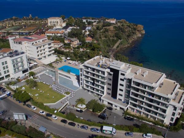 A la foto es mostra l'objecte Hotel Santa Lucia Le Sabbie d'Oro situat a la ciutat de Cefalù.