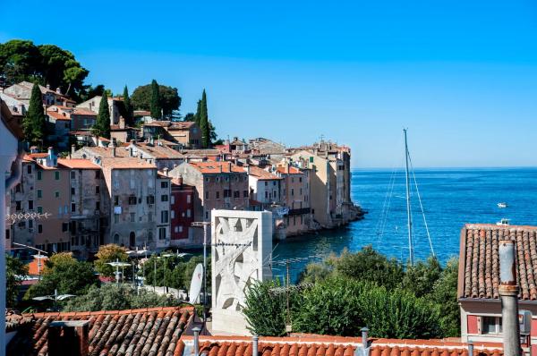 A la foto es mostra l'objecte Casa Ferri situat a la ciutat de Rovinj.
