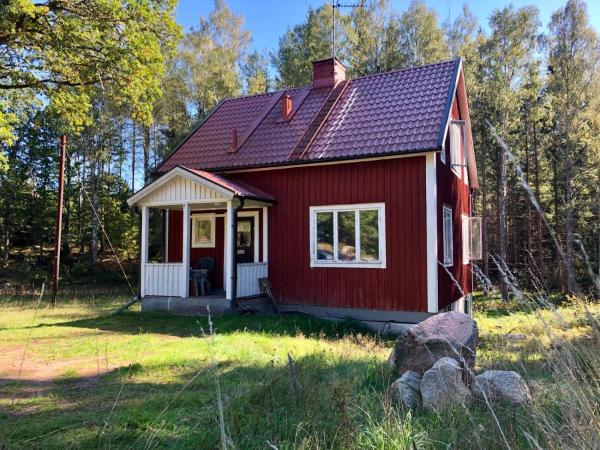 Na zdjęciu widoczny jest obiekt Ferienhaus Småland położony w mieście Fåglebo.
