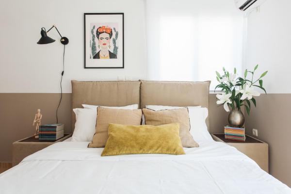A la foto es mostra l'objecte Boho House with Acropolis View! situat a la ciutat de Atenes.