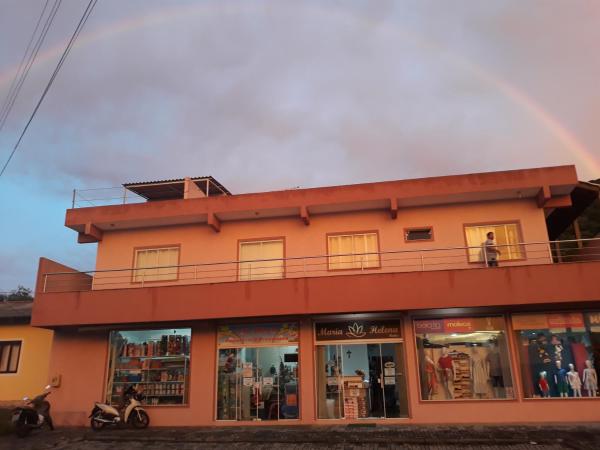 The photo shows the Apartamento Zimbros até 6 pessoas located in the city of Bombinhas.