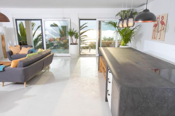 På bilden syns objektet SunsetLoft Vir som ligger i staden Vir.