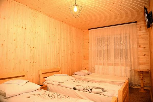 На фото показан объект Гостинний двір Євгенія, расположенный в городе Kushnytsya.