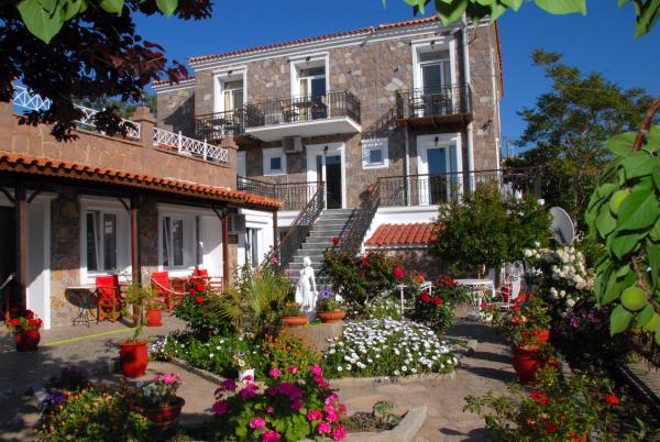På bildet vises objektet Molyvos Queen Apartments som ligger i byen Mithimna.