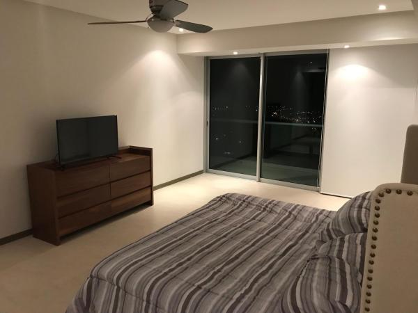 På billedet ses objektet Torre Península beliggende i byen Mazatlán.