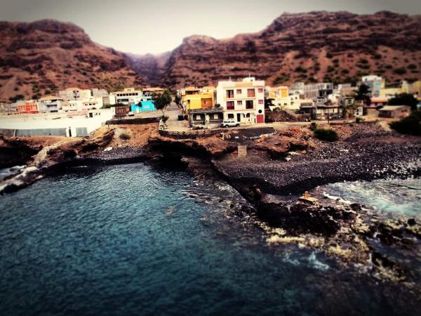 På billedet ses objektet bed & breakfast Regina beliggende i byen Carvoeiros.