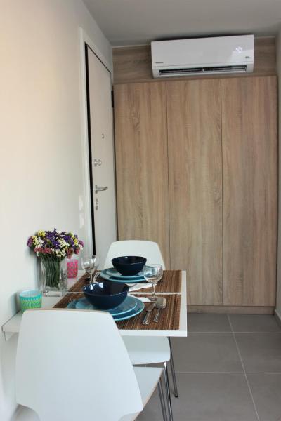 A la foto es mostra l'objecte Xenon Loft situat a la ciutat de Atenes.