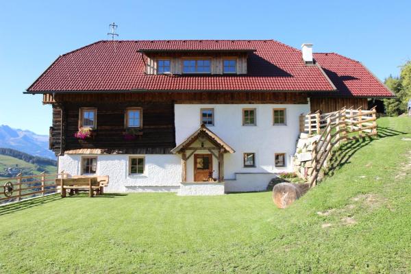 A la foto es mostra l'objecte Lerchnerhof situat a la ciutat de Eisentratten.