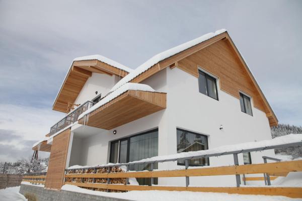 A la foto es mostra l'objecte Double House Bakuriani situat a la ciutat de Bakuriani.