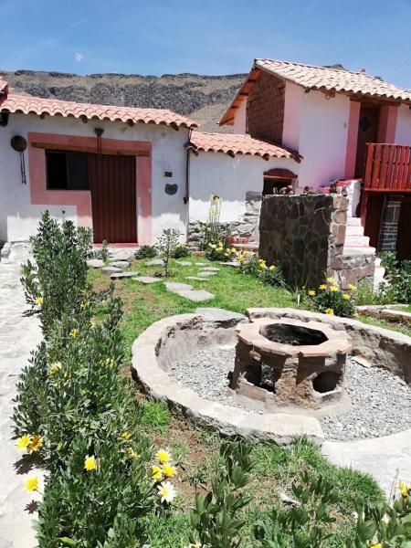 Na fotografii je vidět objekt Wayra Wasi nacházející se ve městě Coporaque.