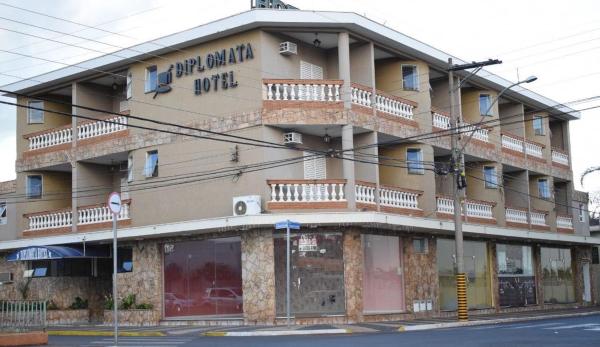 Na foto é possível ver o objeto Diplomata Hotel localizado na cidade de Pitangueiras.