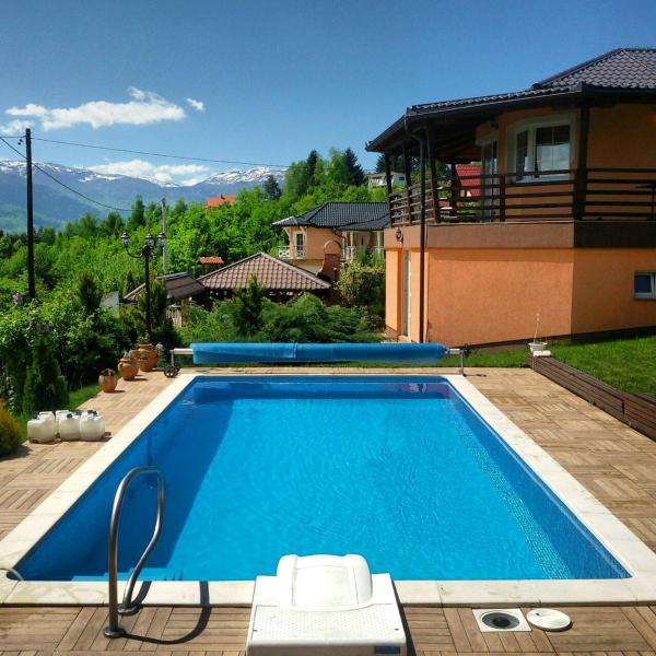 The photo shows the Vila Sani located in the city of Obrovac.