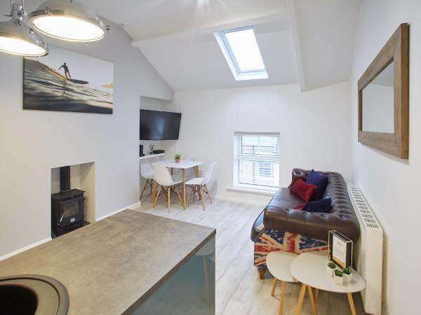 Фотография 3: Host & Stay - The Surfer's Loft Apartment