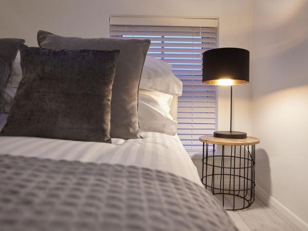 Фотография 8: Host & Stay - The Surfer's Loft Apartment
