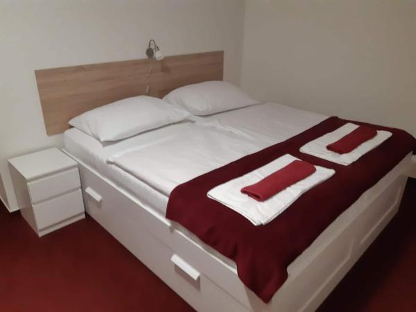 A la foto es mostra l'objecte Penzion Quattro situat a la ciutat de Řetová.