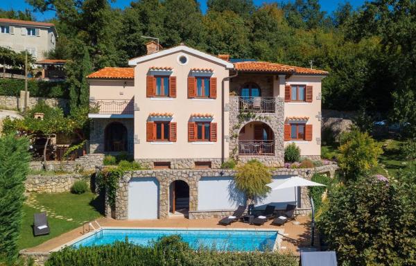 A la foto es mostra l'objecte Villa Marina situat a la ciutat de Veprinac.