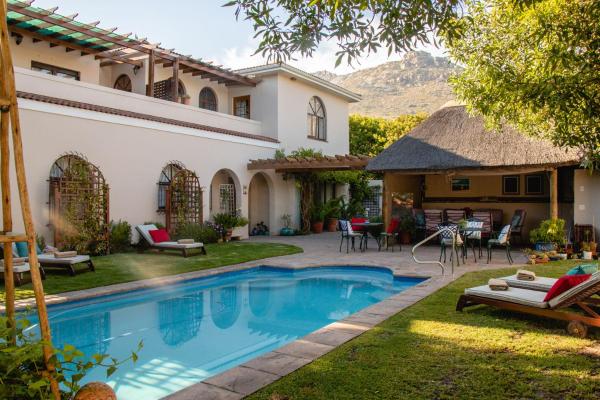 A la foto es mostra l'objecte A Tuscan Villa Guest House situat a la ciutat de Fish Hoek.