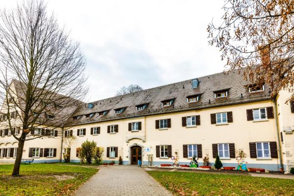 The photo shows the Jugendherberge Regensburg located in the city of Regensburg.