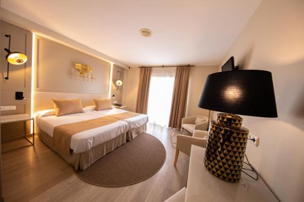 A la foto es mostra l'objecte Hotel Casablanca situat a la ciutat de Almuñécar.
