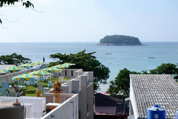 A la foto es mostra l'objecte Kata Beachwalk Hotel and Bungalows situat a la ciutat de Kata Beach.