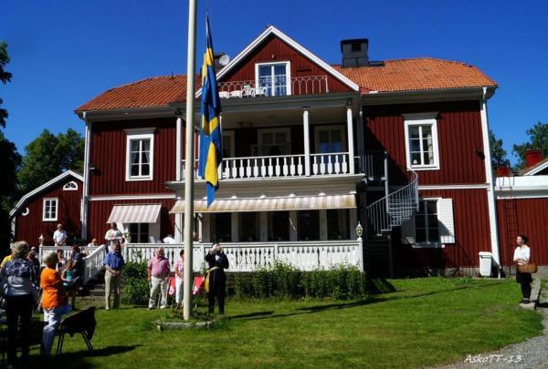 La photo montre l'objet Kolbäcks Gästgivaregård situé dans la ville de Hallstahammar.