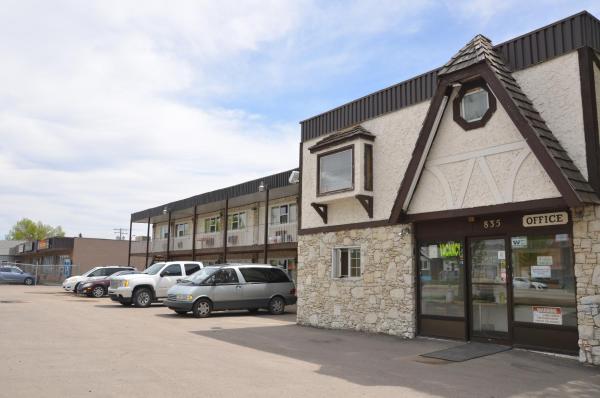 A la foto es mostra l'objecte Coachman Inn situat a la ciutat de Regina.
