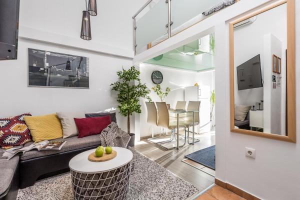 A la foto es mostra l'objecte Molo Longo apartments situat a la ciutat de Rijeka.