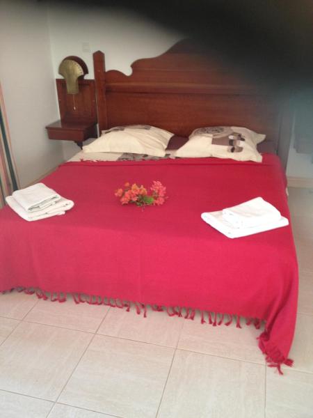 The photo shows the STUDIO A PROXIMITÉ DE BELLES PLAGES located in the city of Caritan.
