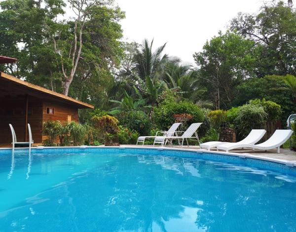 A la foto es mostra l'objecte Playa Bluff Lodge situat a la ciutat de Isla Colón.