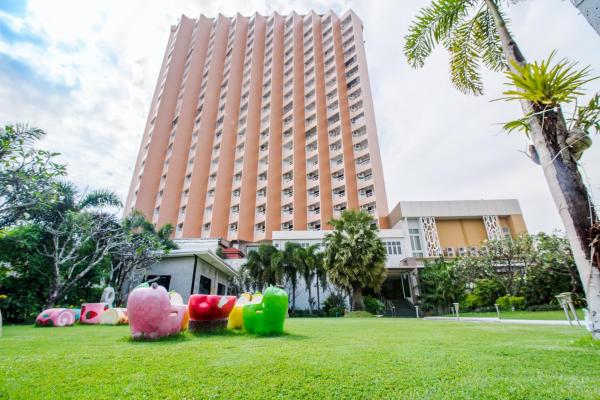 A la foto es mostra l'objecte Golden Beach Cha-Am Hotel situat a la ciutat de Cha-am.
